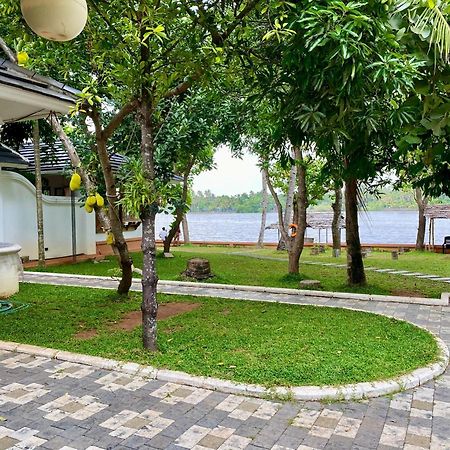 Apartament Waterfront By Palmyra Kollam Zewnętrze zdjęcie